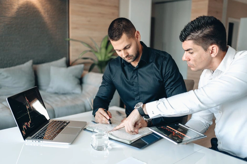 Gelecek planlarını gösteren veri analizi paneli